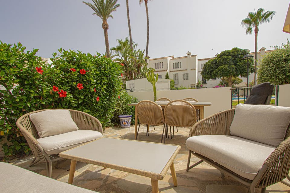 Patio, Spring, Day, Garden, Seating area