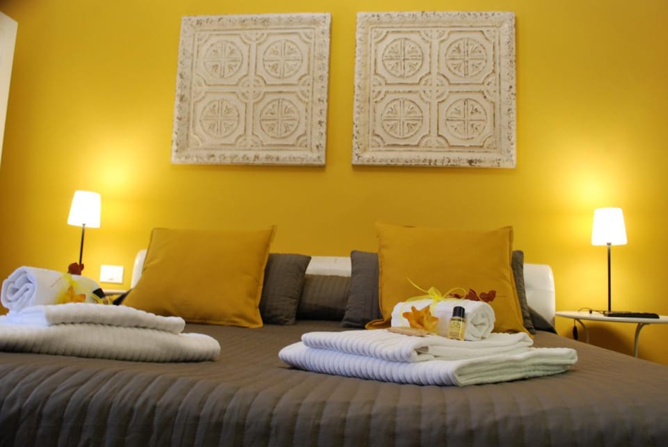 Photo of the whole room, Decorative detail