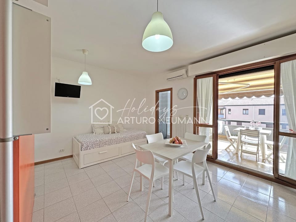 TV and multimedia, View (from property/room), Balcony/Terrace, Living room, Seating area, Dining area