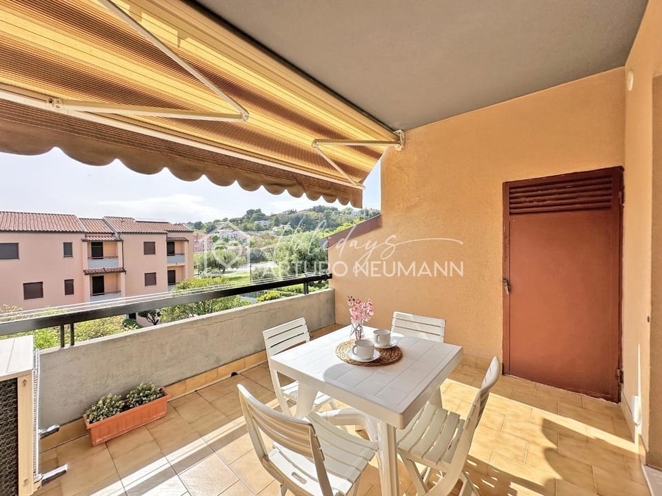 Property building, Patio, Day, View (from property/room), Balcony/Terrace, Living room, Seating area, Dining area