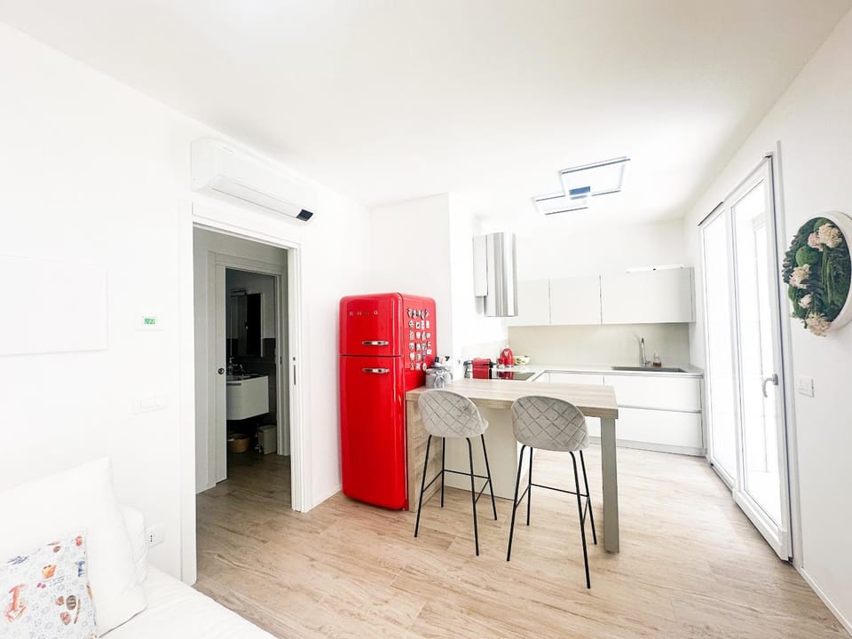 Kitchen or kitchenette, Dining area, pet friendly