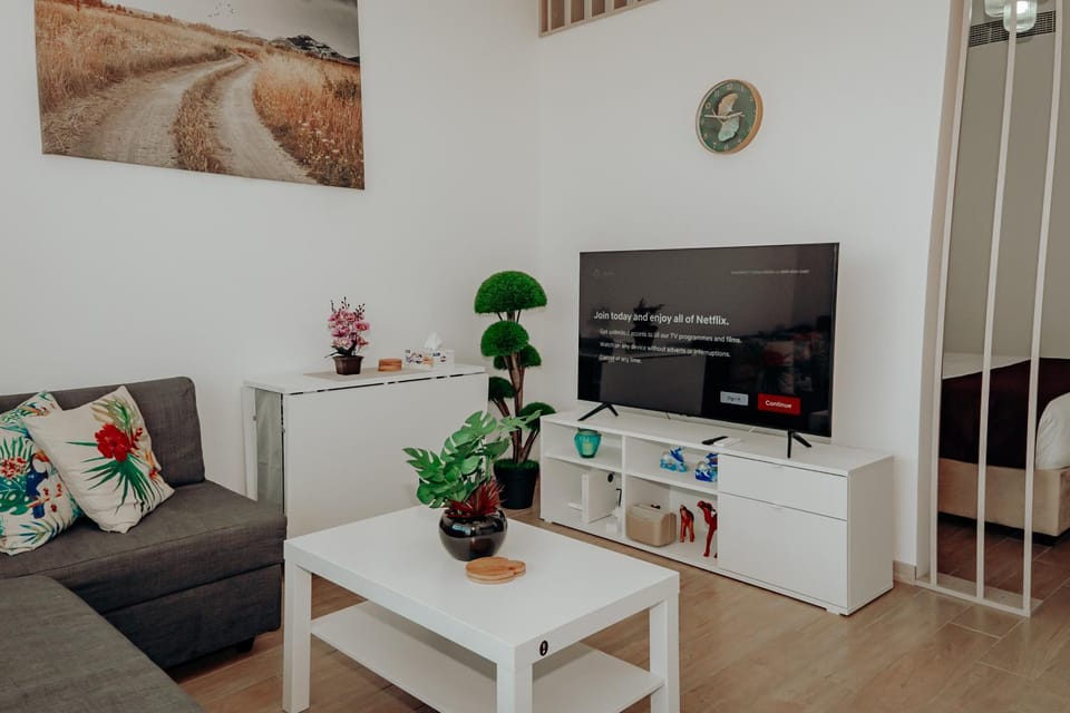 Communal lounge/ TV room, TV and multimedia, Living room