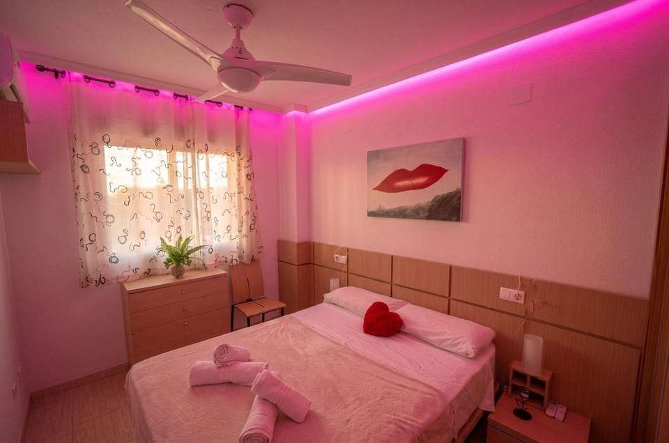 Bed, Spa and wellness centre/facilities, Photo of the whole room, Bedroom, towels