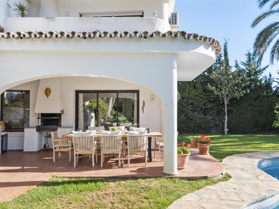 Villa Byron, private pool, walking distance to Puerto Banus House in Marbella