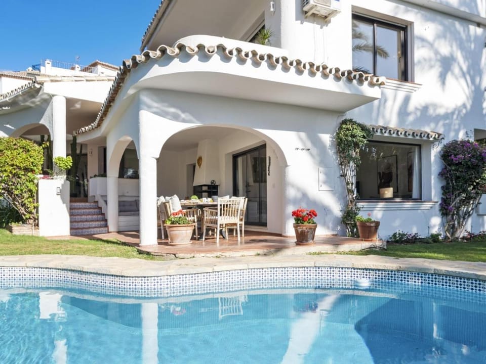 Villa Byron, private pool, walking distance to Puerto Banus House in Marbella