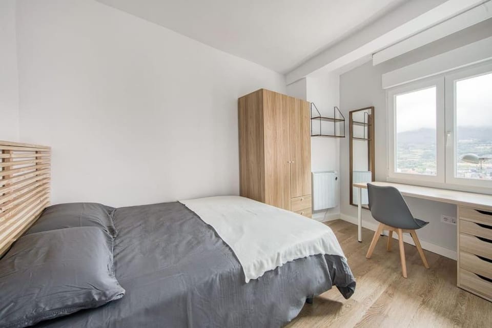642A Apartamento con vistas y 3 baños Apartment in Oviedo