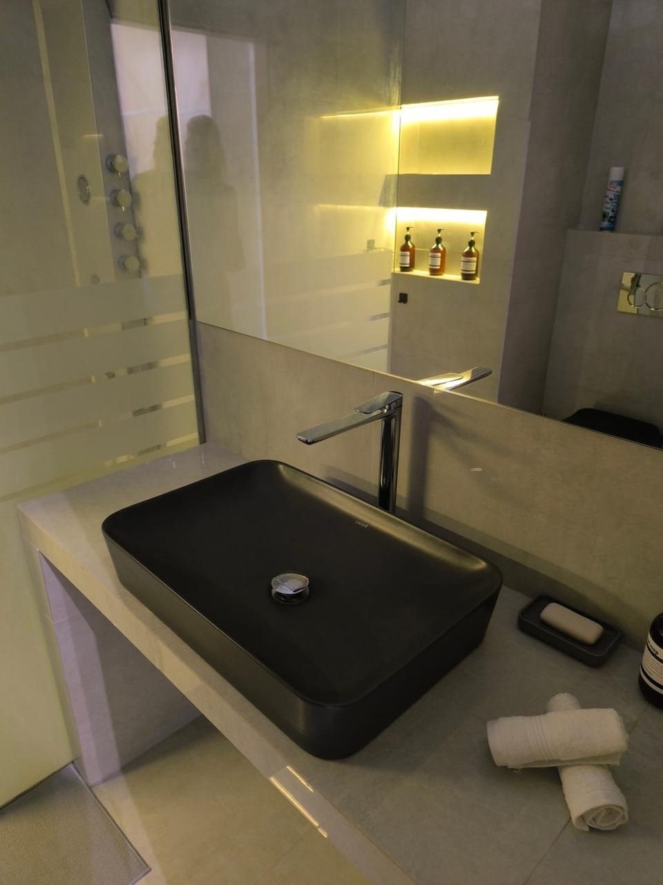 Bathroom, towels