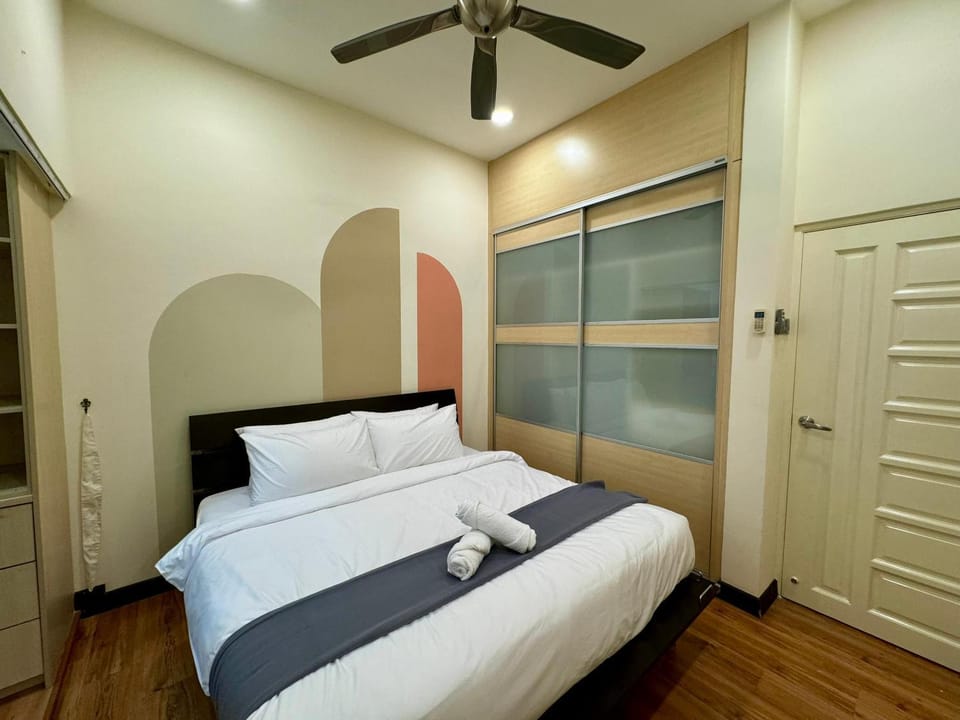 Corner New Private Pool Villa Near Sunway up to 30 pax Villa in Subang Jaya
