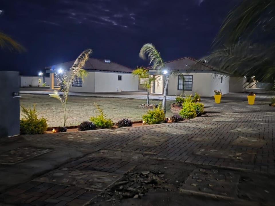 KGADITSE ROAD LODGE Nature lodge in South Africa