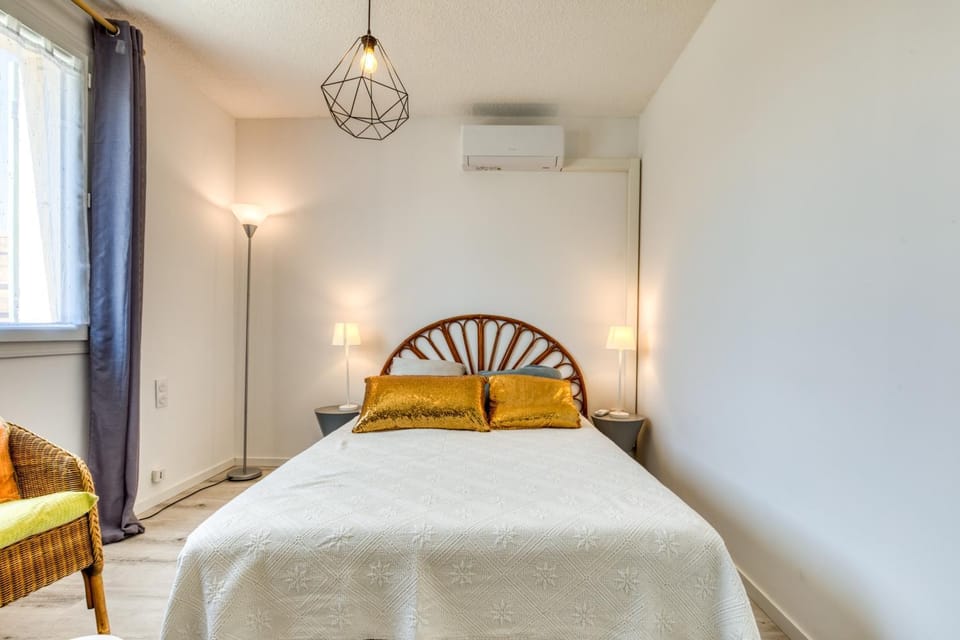 Living room, Bedroom