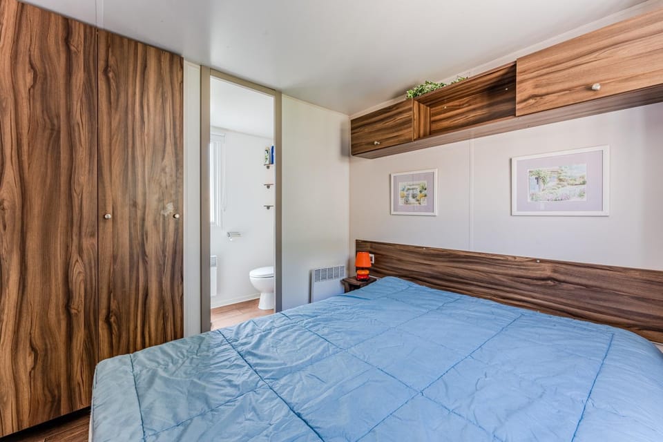 Bathroom, Living room