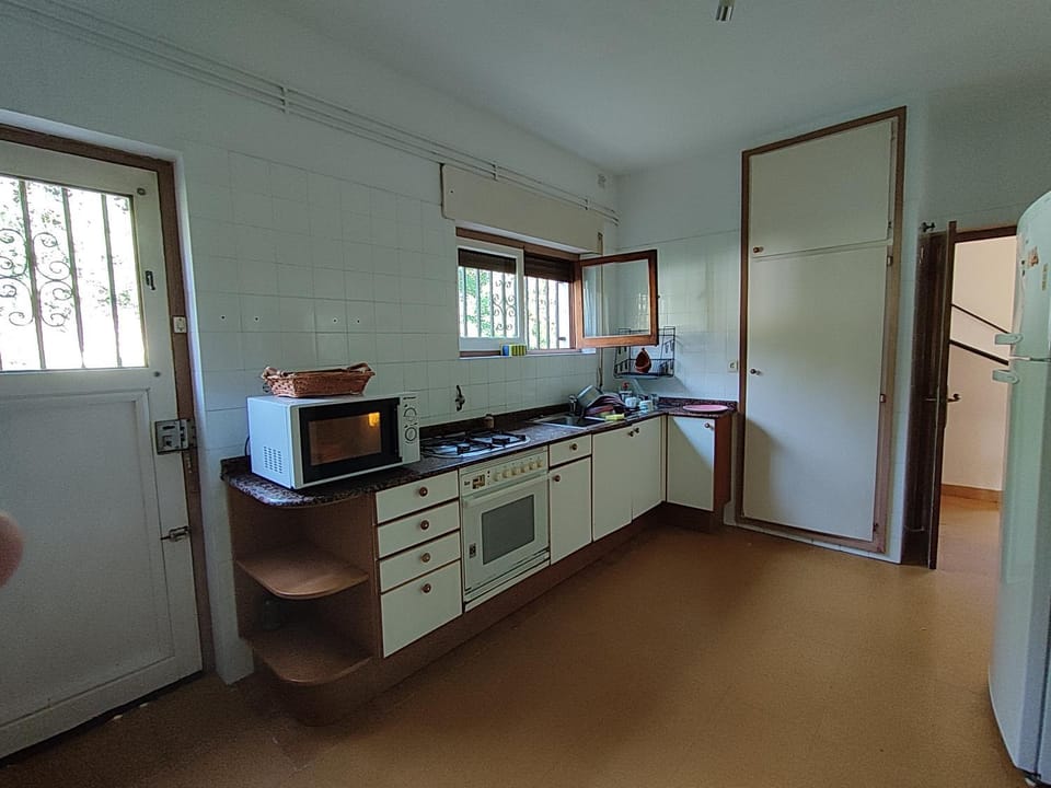Kitchen or kitchenette, oven, stove