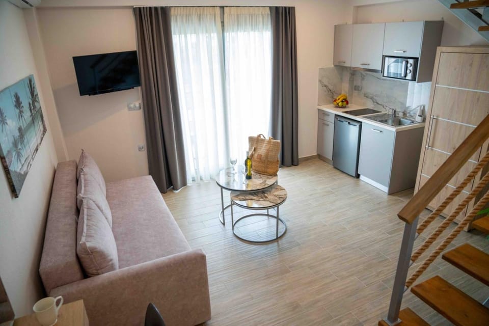 TV and multimedia, Kitchen or kitchenette, Seating area