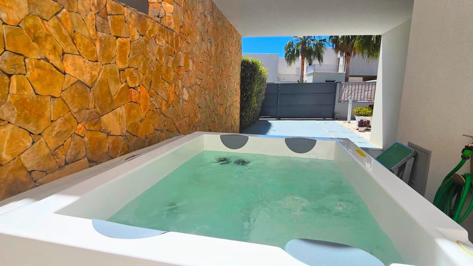 Day, Hot Tub