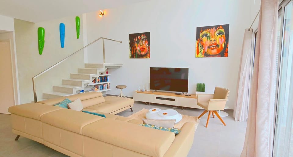 TV and multimedia, Living room, Seating area