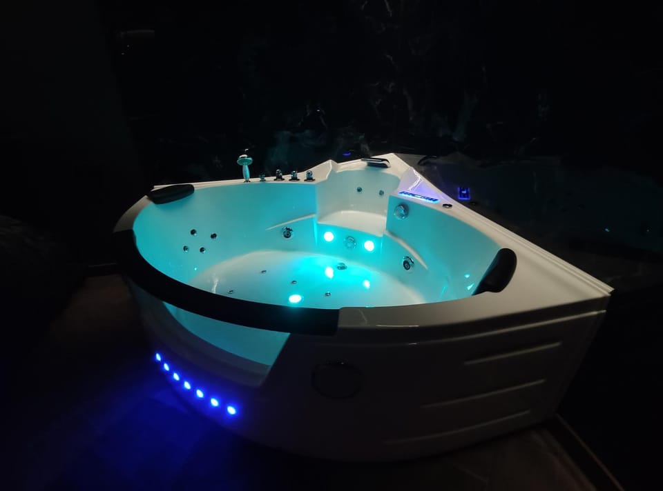 Hot Tub, Spa and wellness centre/facilities