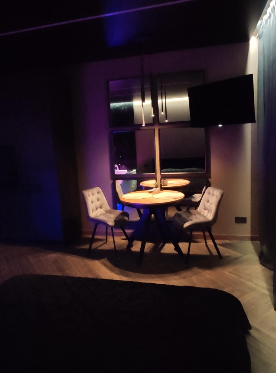 Seating area, Dining area