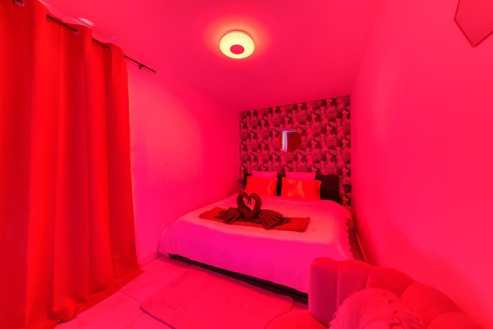La belle Hirondelle - Love Room Jacuzzi Apartment in Île-de-France