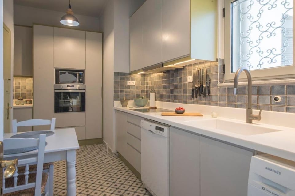 Beautiful 94 sq.m apartment with view over Athens Apartment in Athens