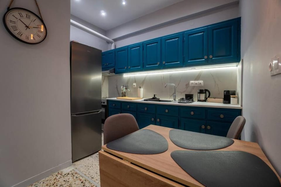 Coffee/tea facilities, Kitchen or kitchenette, Seating area