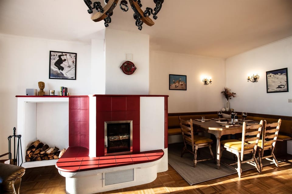 Seating area, Dining area, flat iron