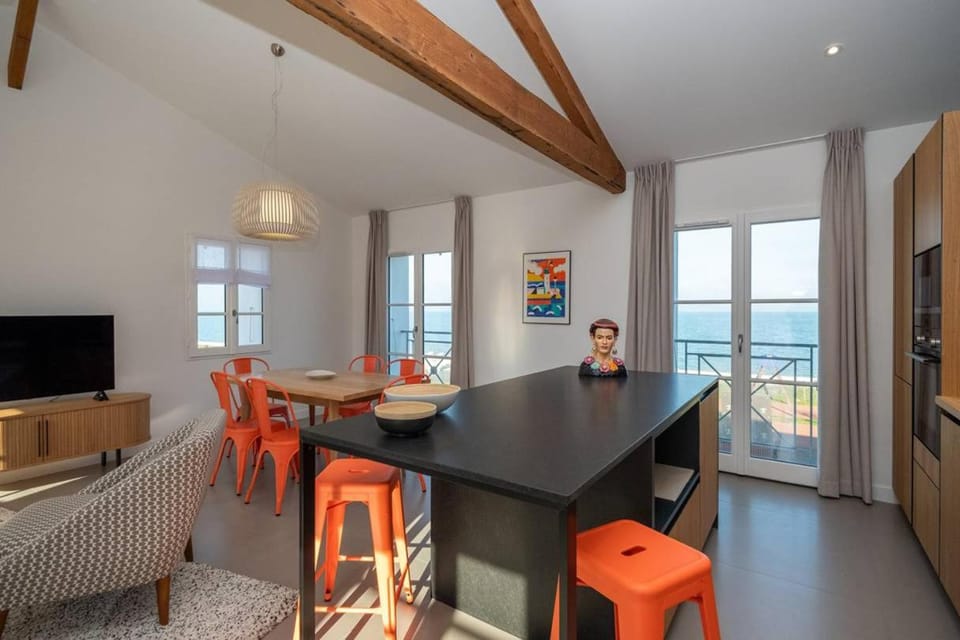 Appartement neuf vue mer au coeur de la Apartment in La Flotte