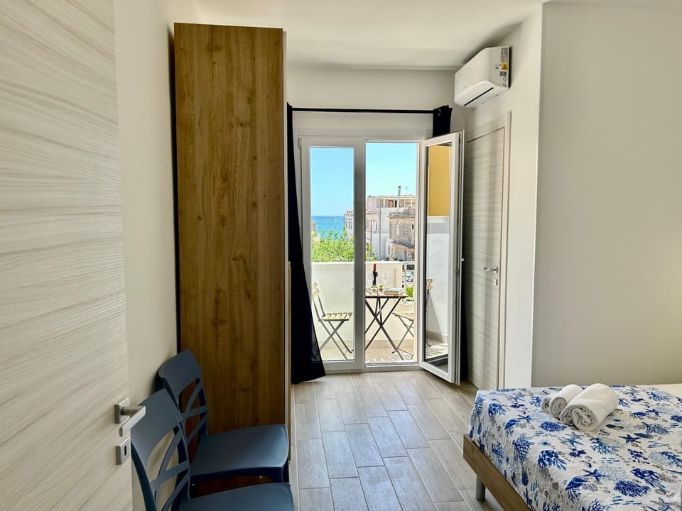 Blue Space 50 meters from the sandy beach, parking & wifi House in Avola