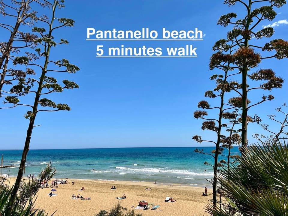 Blue Space 50 meters from the sandy beach, parking & wifi House in Avola