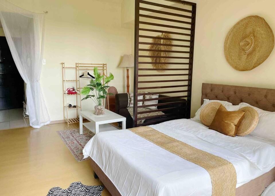 Jane in the City! In Avant, BGC Apartment in Makati