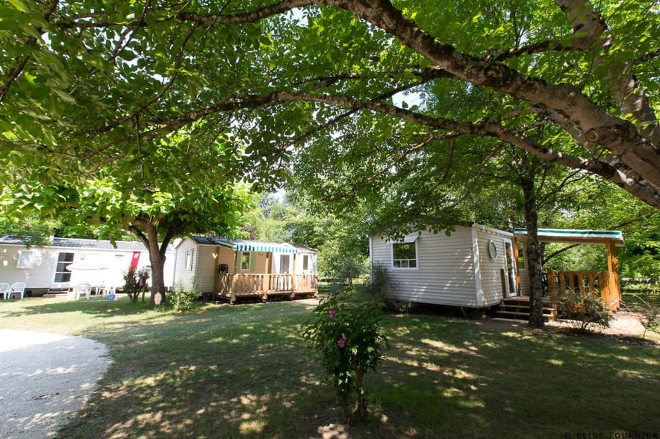 Camping Le Perpetuum Campground/ 
RV Resort in Occitanie