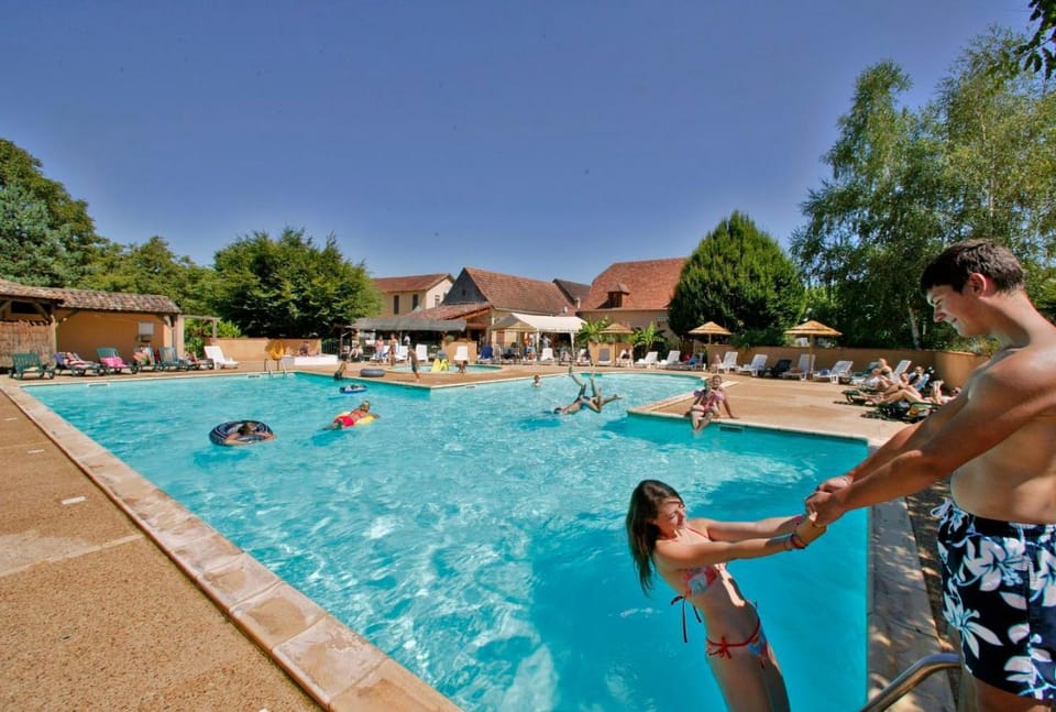 Day, Pool view, Swimming pool, children, sunbed