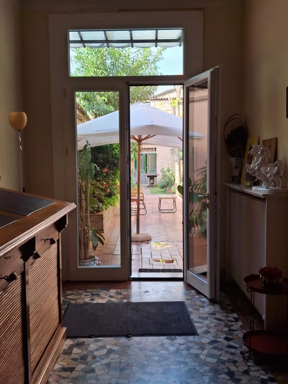 Patio, Facade/entrance