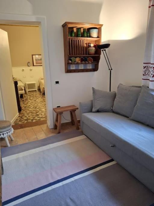 Bed, Living room, Photo of the whole room, Seating area