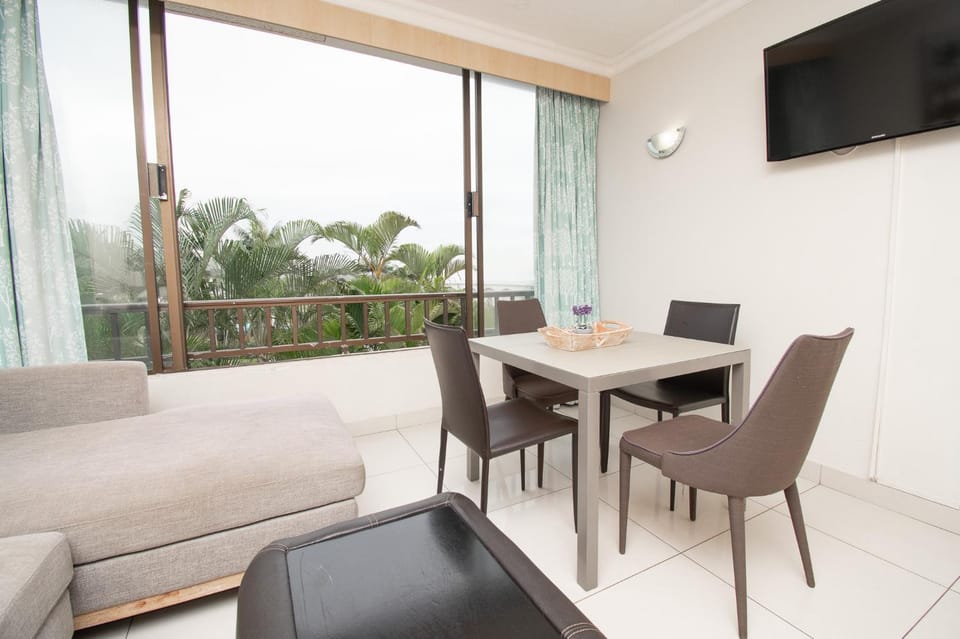TV and multimedia, View (from property/room), Living room, Seating area, Dining area
