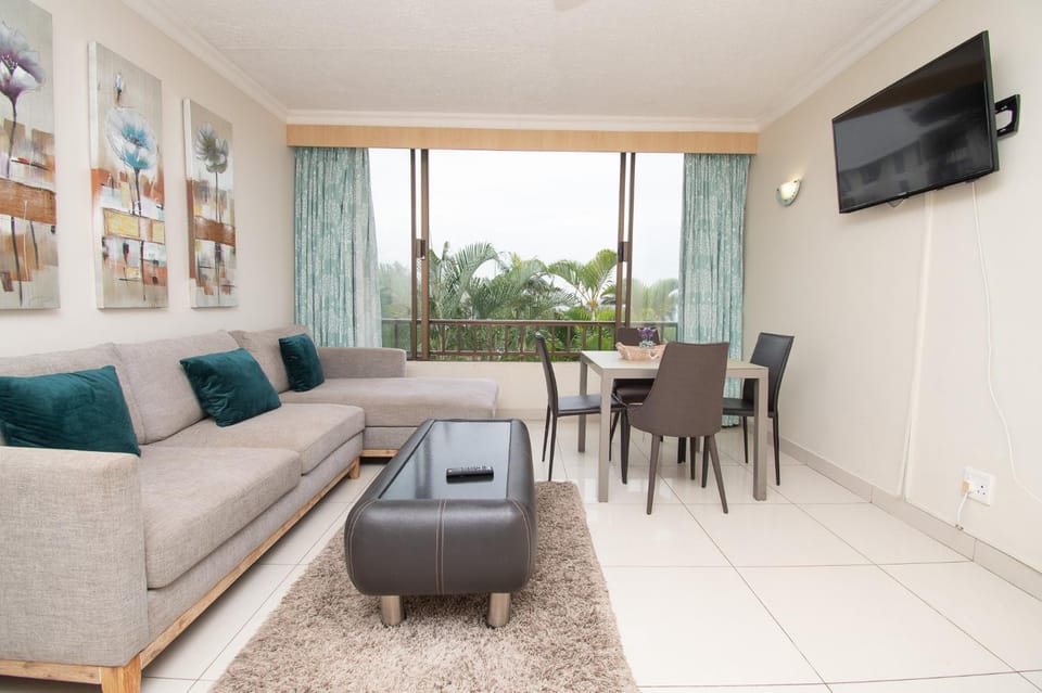 TV and multimedia, View (from property/room), Seating area, Dining area
