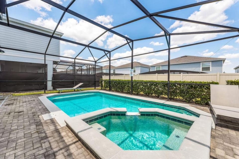 Patio, Day, Pool view, Swimming pool, sunbed