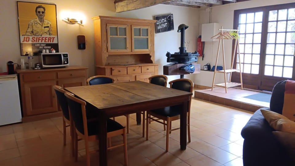 Communal lounge/ TV room, Facade/entrance
