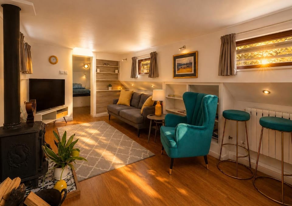 Communal lounge/ TV room, TV and multimedia, Living room, Seating area