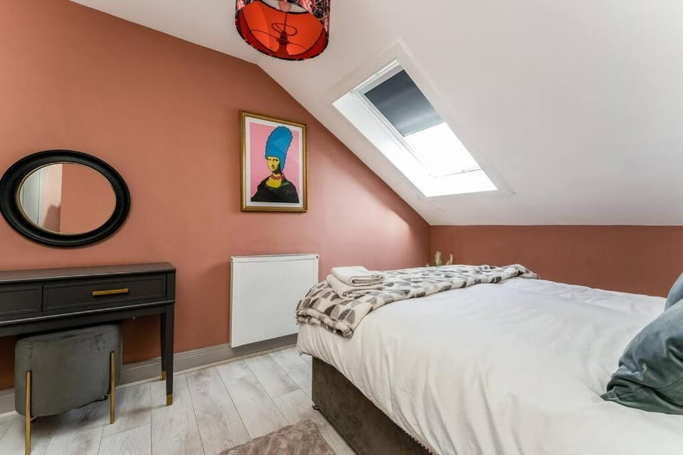 The Glasgow Rose- Stylish Penthouse 2 Bed City Centre Apartment with Free Parking & Lift Apartment in Glasgow