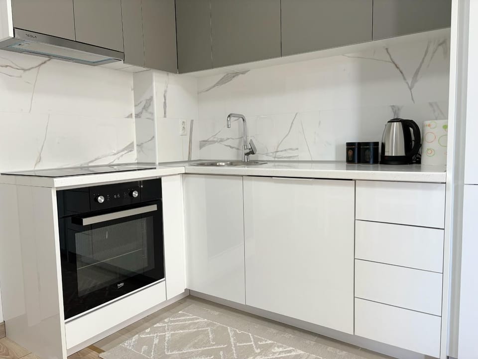 Coffee/tea facilities, Kitchen or kitchenette, stove