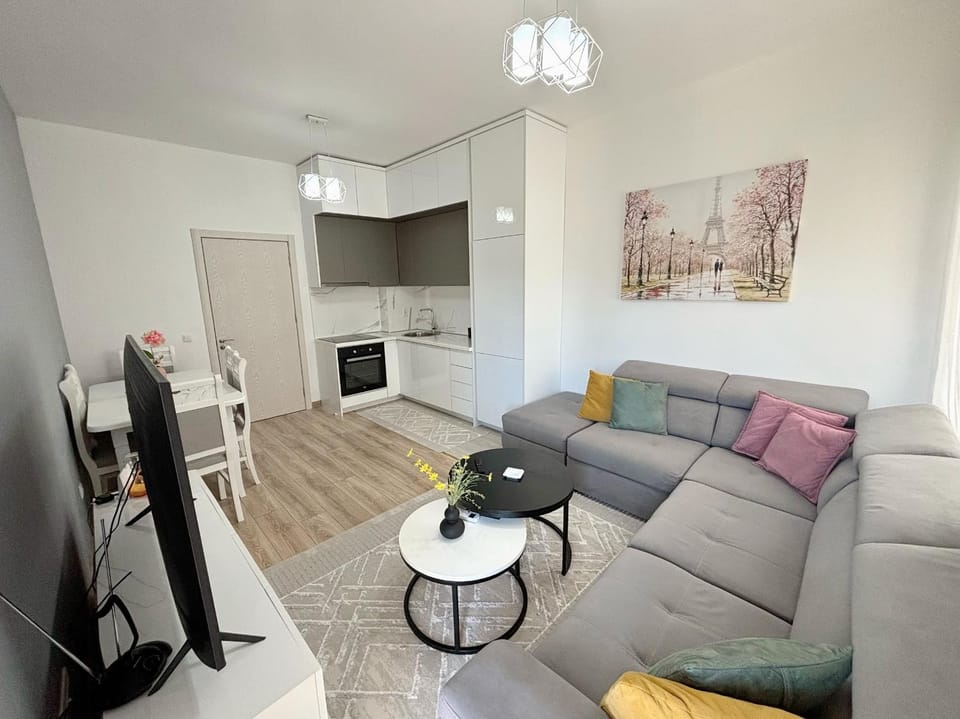 TV and multimedia, Kitchen or kitchenette, Living room, Seating area