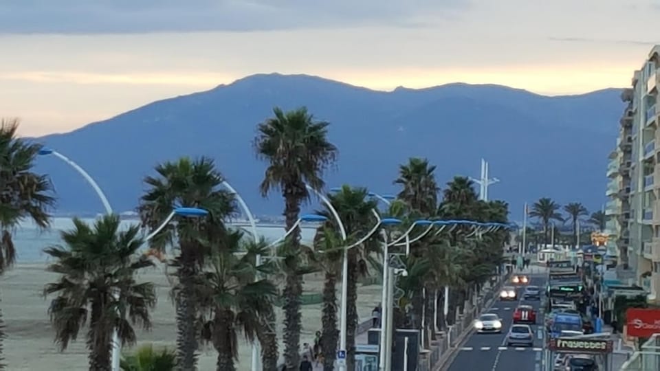 Nearby landmark, Neighbourhood