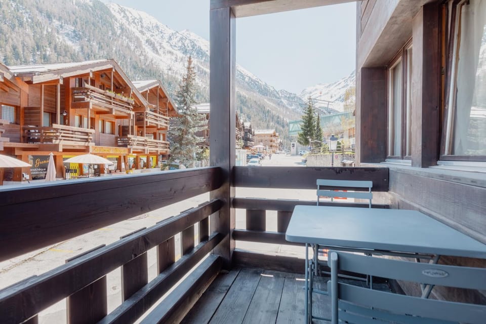 View (from property/room), Balcony/Terrace, Mountain view