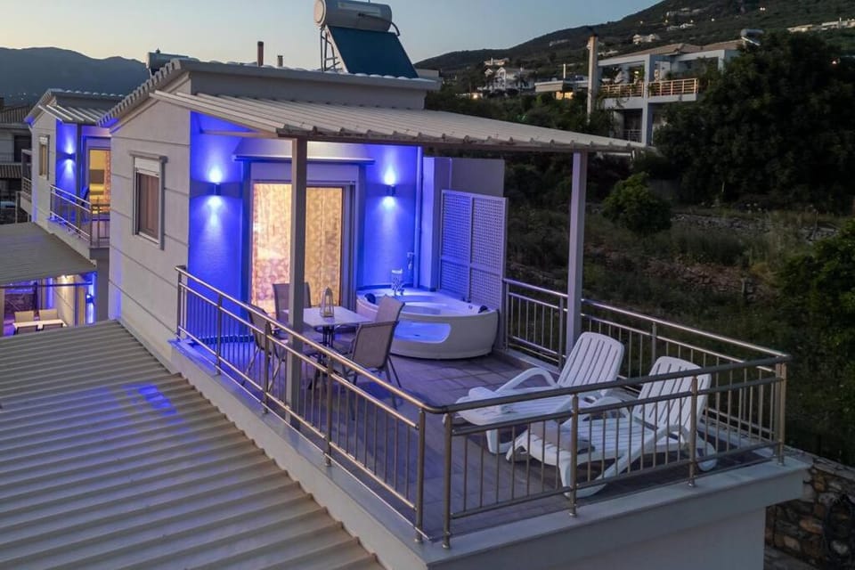 Patio, Night, Natural landscape, Hot Tub, View (from property/room), Balcony/Terrace, Mountain view, sunbed