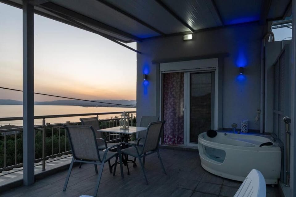 Patio, Natural landscape, View (from property/room), Balcony/Terrace, Dining area, Sea view, Sunrise, Sunset