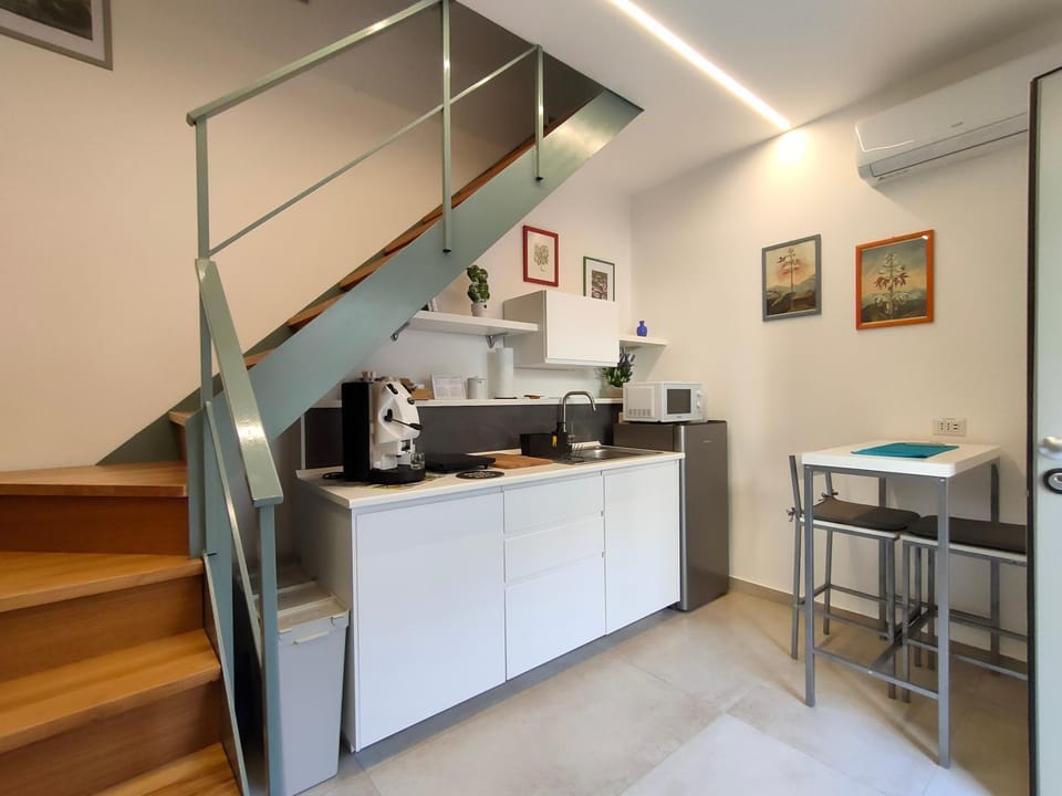 Kitchen or kitchenette, Dining area, microwave, air conditioner