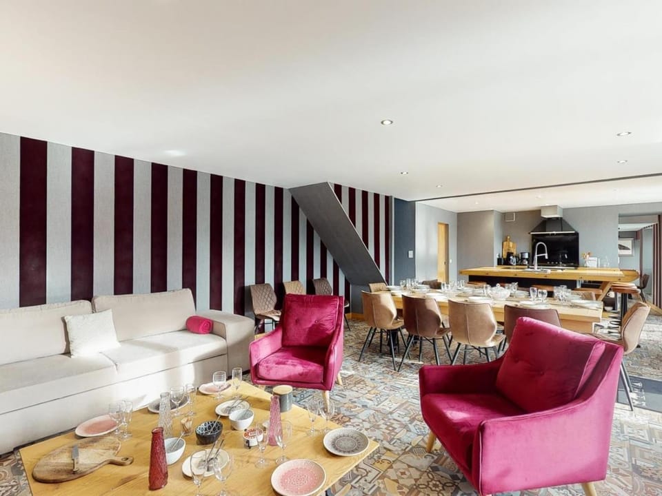 Coffee/tea facilities, Kitchen or kitchenette, Living room, Food and drinks, Seating area, Dining area, Food, Drinks