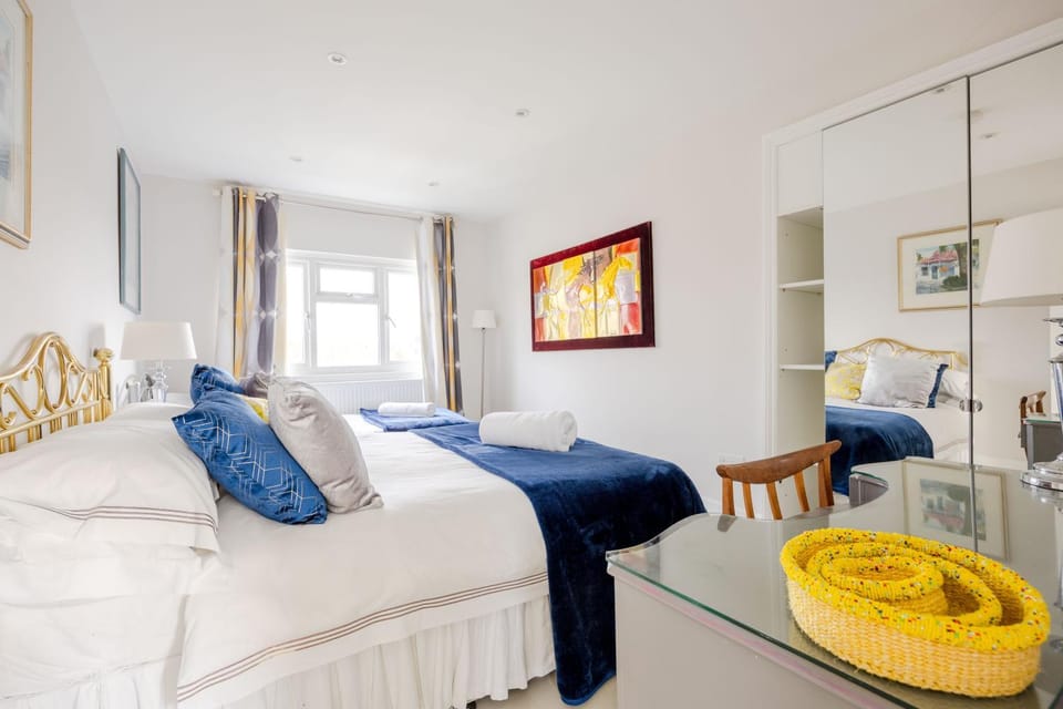 Bed, Photo of the whole room, Bedroom, towels, wardrobe