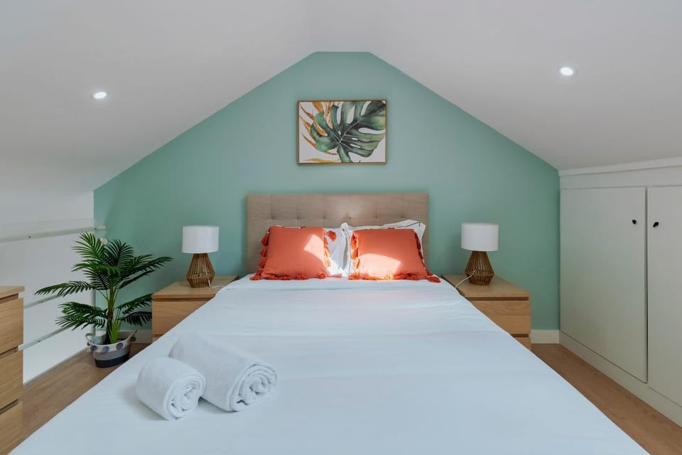 Bed, Photo of the whole room, Bedroom, towels, wardrobe