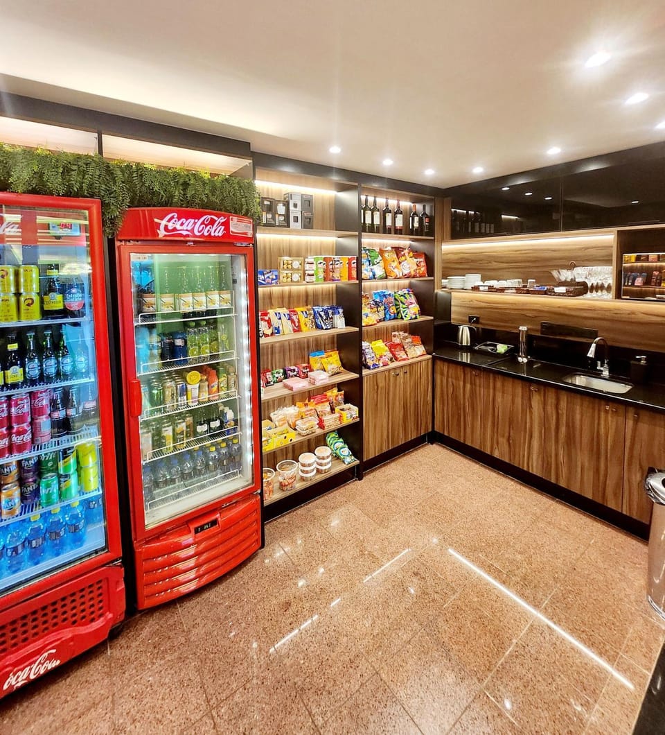 Kitchen or kitchenette, Food and drinks, Supermarket/grocery shop